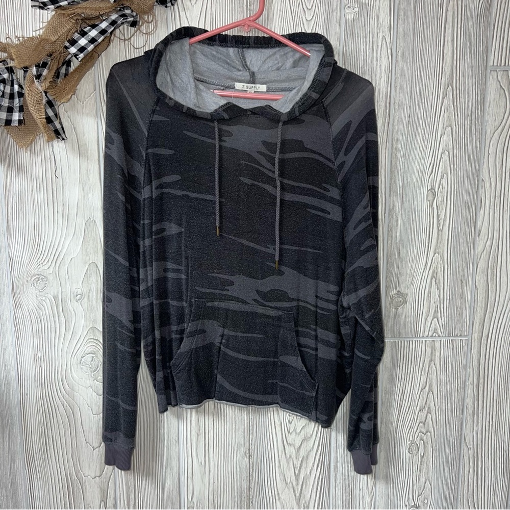 Z Supply Camo Sweatshirt dark gray with kangaroo pouch size XS